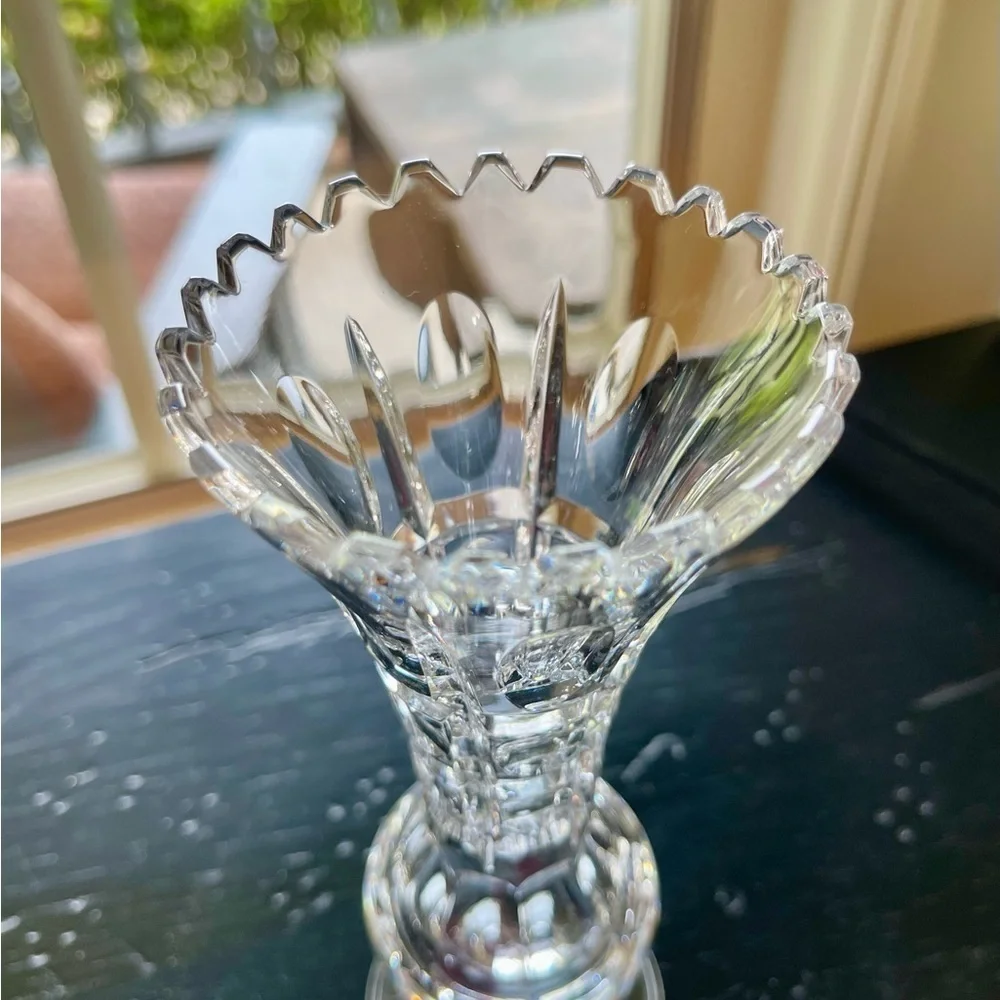 LAUSITZER, HIGH QUALITY CRYSTAL, BUD VASE. HAND CUT, 24% LEAD. 3”W X 7 1/4”H